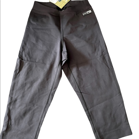 NWT REI Tight Capri in Black size Medium with crossband waist - Picture 1 of 5